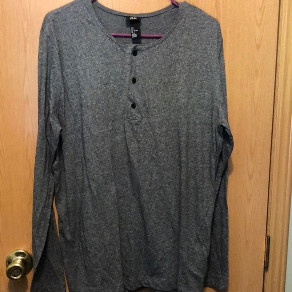 H&M long sleeve grey quarter bottom top size large